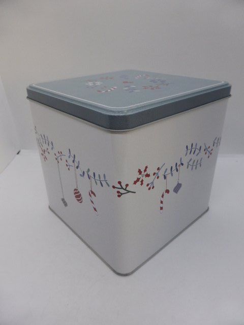 Contenitori & Simili: Boîte à biscuits en métal décor de Noël – Usato da Porrentruy venduto da Kim017 1