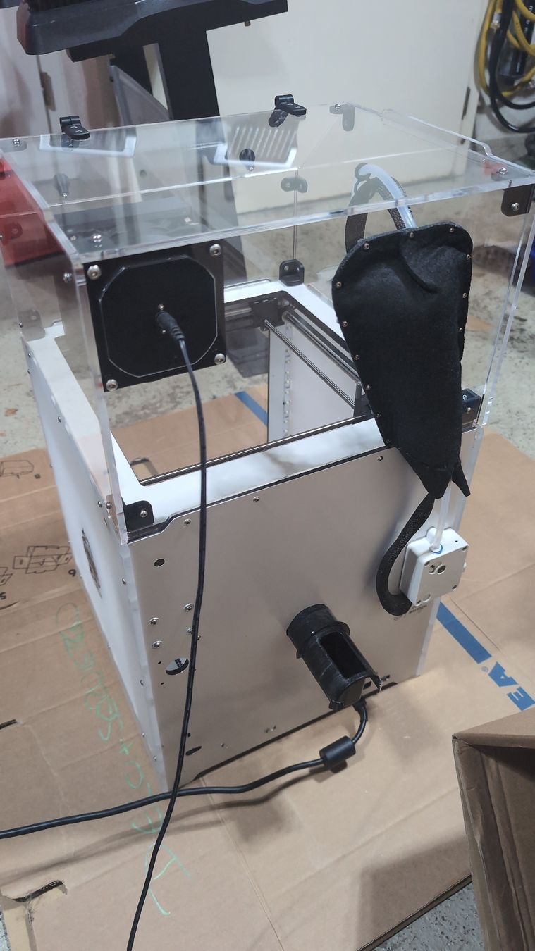 Ultimaker Stampanti 3D: Ultimaker 2+ mit Einhausung 3D Drucker - Top Zustand – Usato da Aristau venduto da Illi3 2