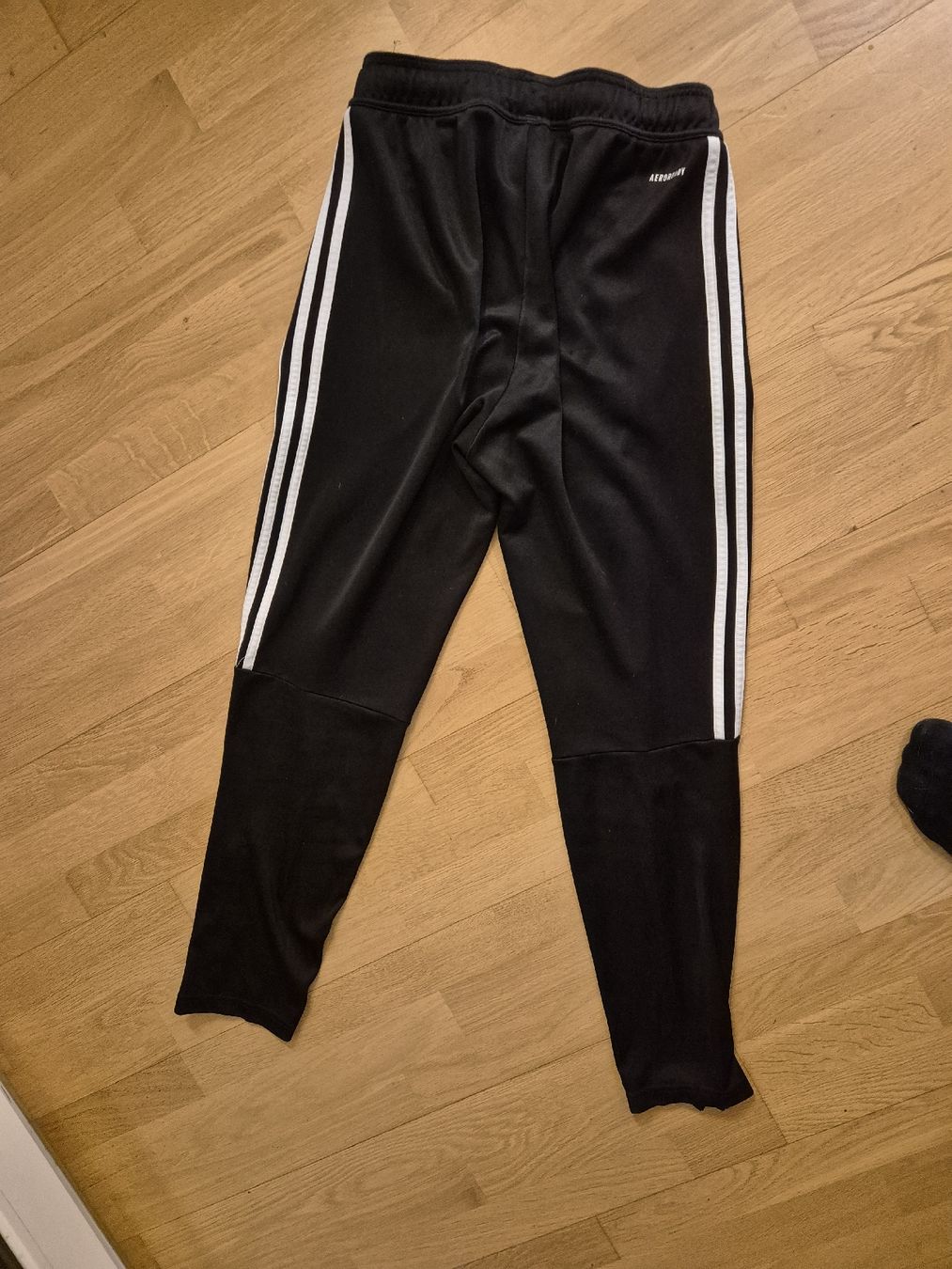 Adidas Pantaloni: Adidas Trainerhose Schwarz Grösse S – Usato da Bern venduto da JRA_12 1