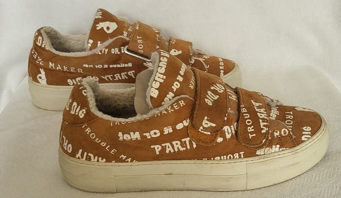 Scarpe per ragazzi: Coole Trend Sneaker mit Klettverschluss Gr. 40 – Usato da Bremgarten venduto da im02