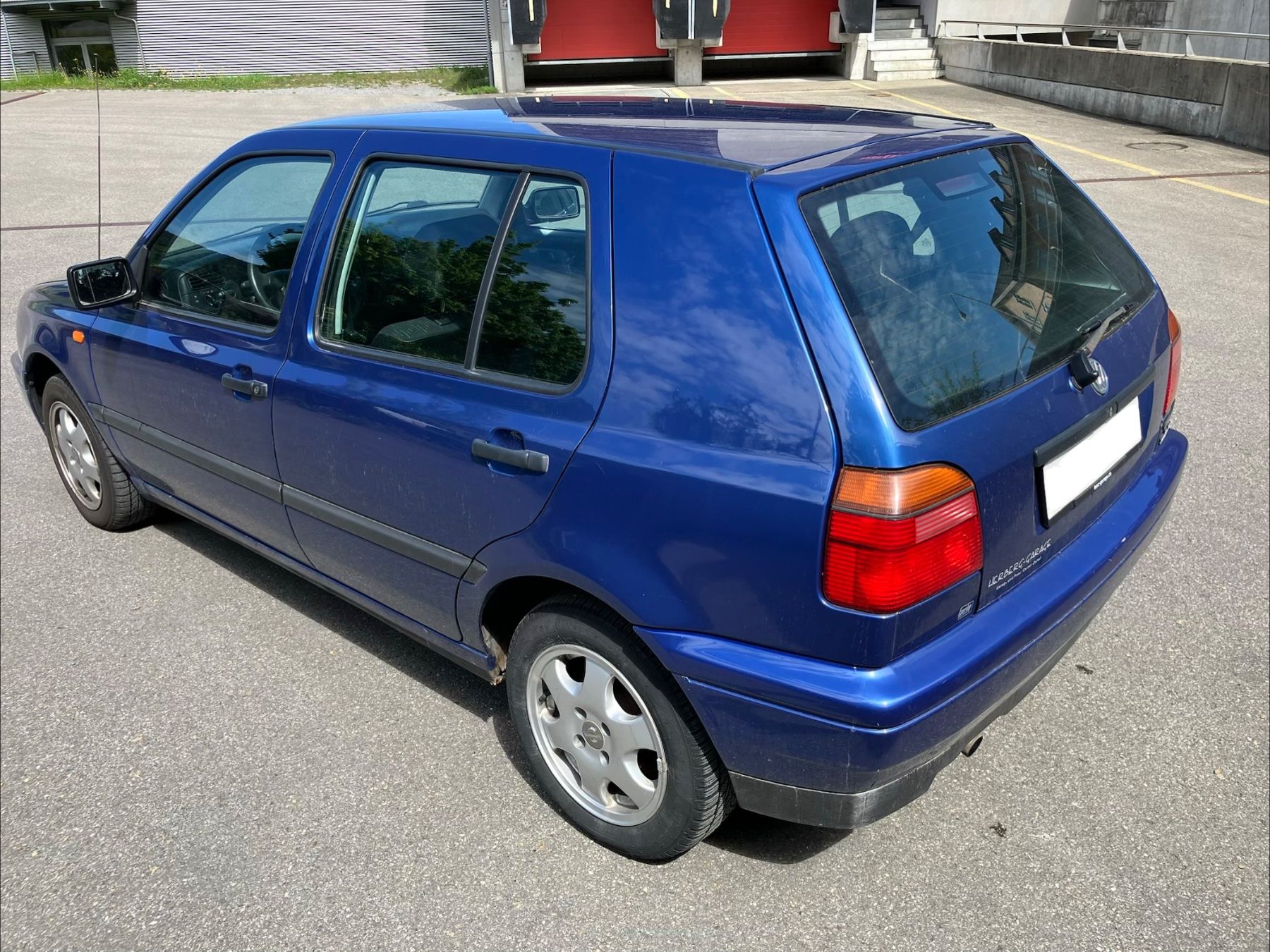 VW Autos: VW Golf 3 1.8 Automat, blau, technisch tiptop – D'occasion à Ebnat-Kappel par nadine1994 3