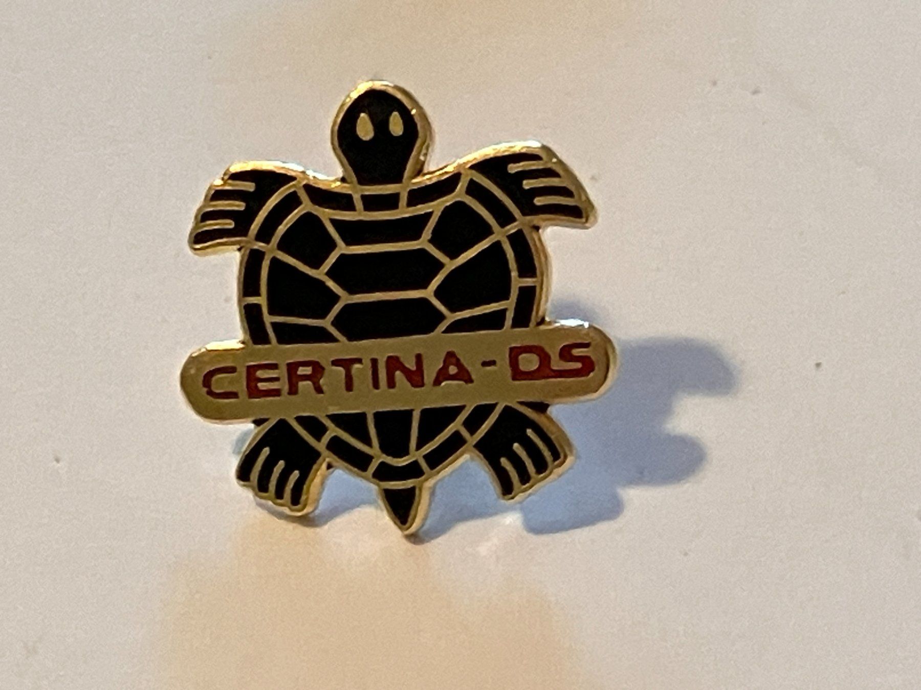Placchette & Badge: 1 Pin Certina DS – Usato da Basel venduto da djwwpp