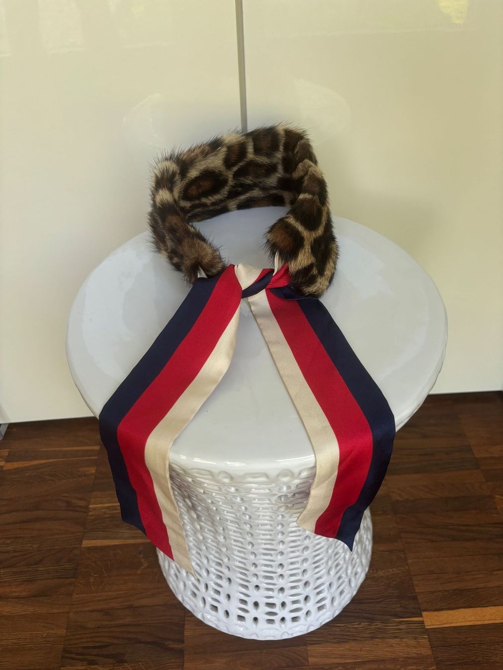 Gucci Foulards & écharpes: Gucci Schal Seide/Fell – Neuf (Voir description) à Herrliberg par mayfi