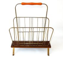 Vintage 1950er Zeitungsständer vermessingt - mit Holzgriff.