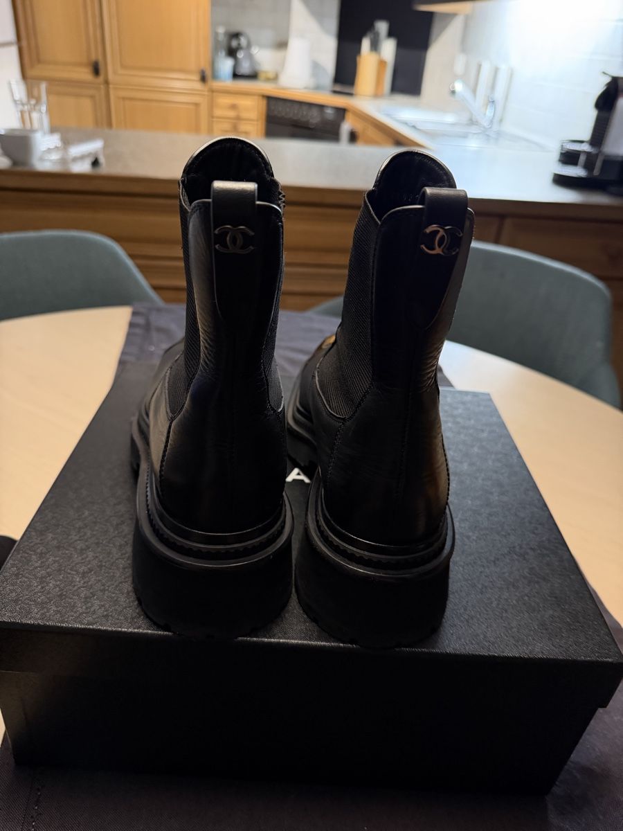 Chanel Scarpe da donna: Chanel Black Leather – Usato da Gebenstorf venduto da AA2015 1