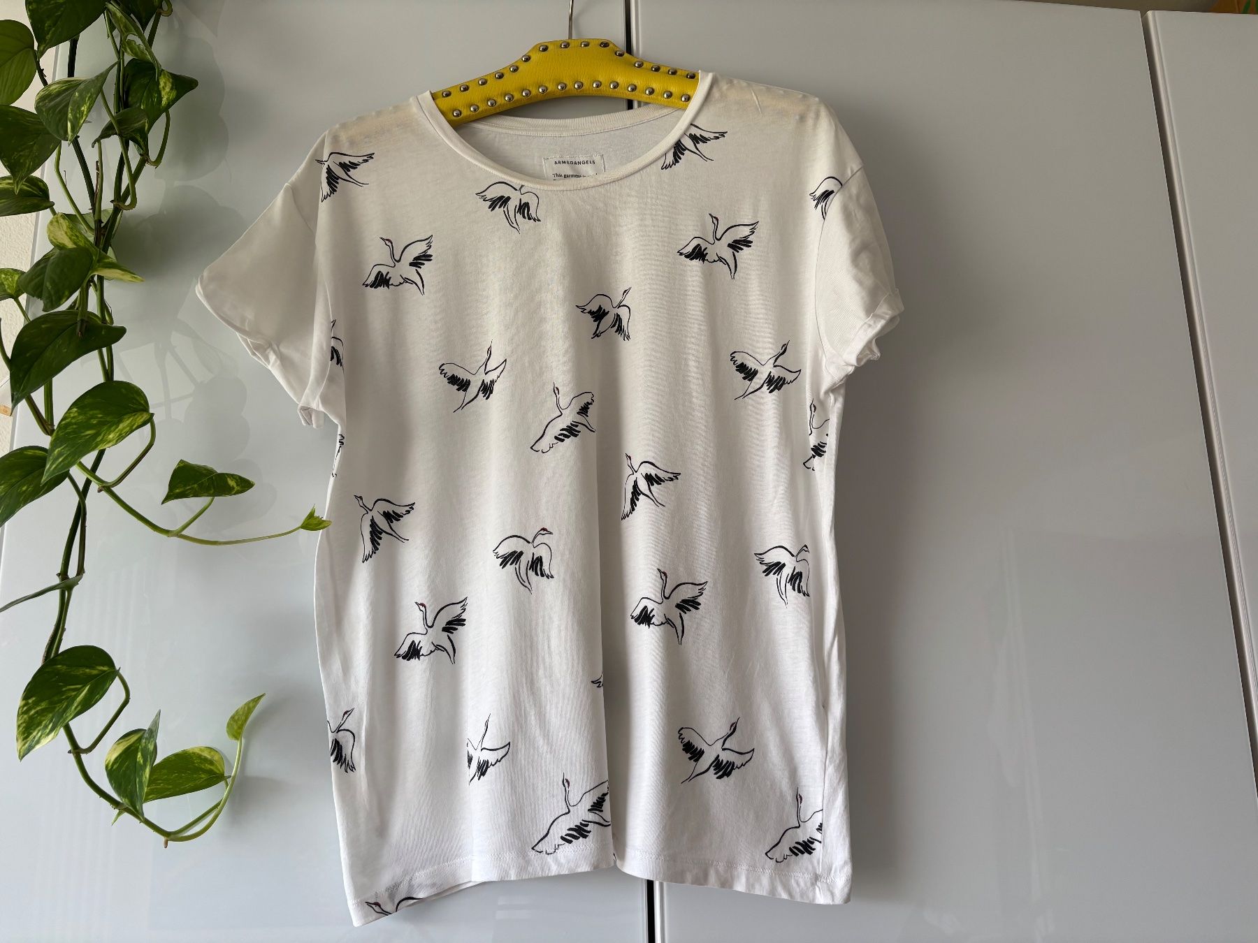 Armedangels T-Shirts: ARMED ANGELS Shirt mit Vögeln Gr. M – Gebraucht aus Zürich von missmodernage