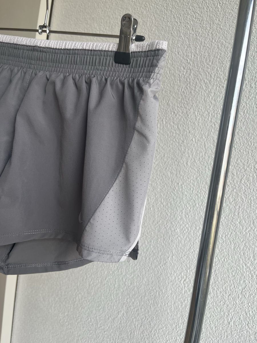 Nike Pantaloni: NIKE Shorts grau Gr. S NP:35-. – Usato da Immensee venduto da Panchi4 1
