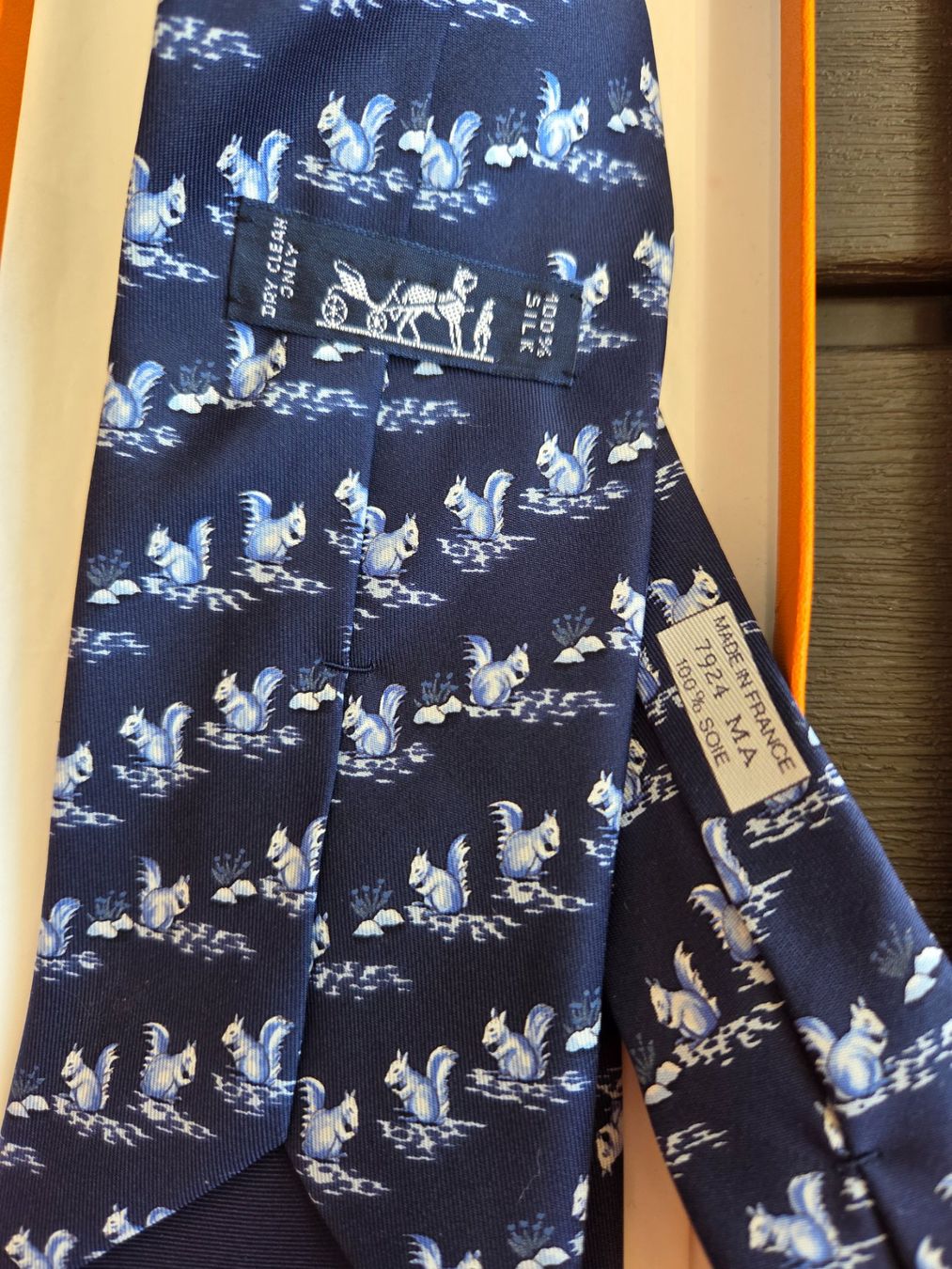 Hermès Cravatte: Hermes cravat Eichhörnchen muster – Usato da Minusio venduto da Ninfa54 3