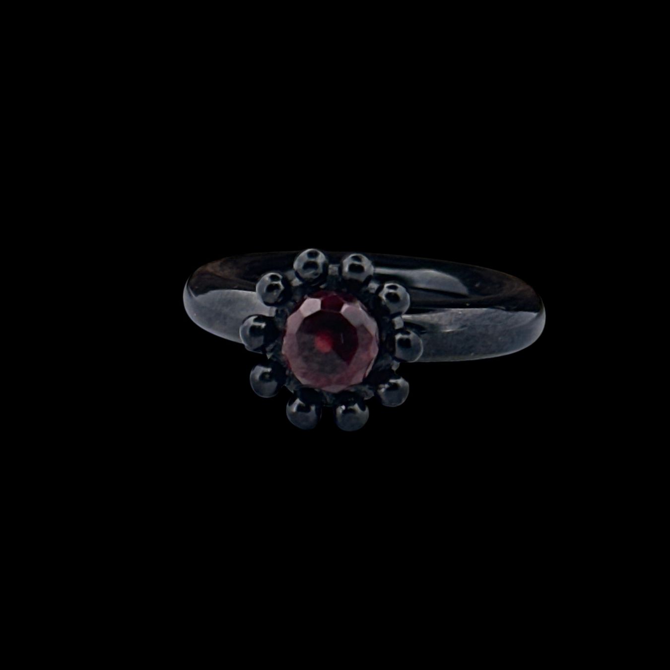 Olga Ribler Anelli: Edelstahlring, schwarz, mit Granat Stein, Gr.52 – Nuovo (secondo la descrizione) da Luzern venduto da MonikaS03 5