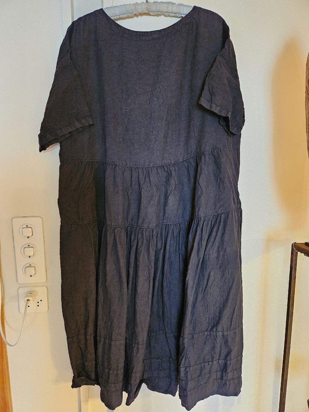 Oska Kleider: OSKA Leinenkleid schwarz Gr. 3 – Gebraucht aus Wattwil von Fair2nd 2