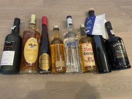 Lot de bouteille diverses, toutes fermees