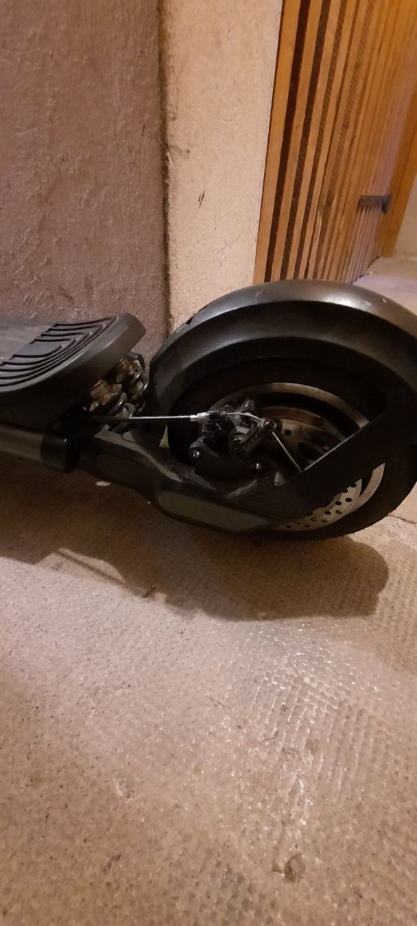 Kickboard: Trottinette électrique Hikerboy gris – Usato da Lausanne venduto da DubiLetto 5