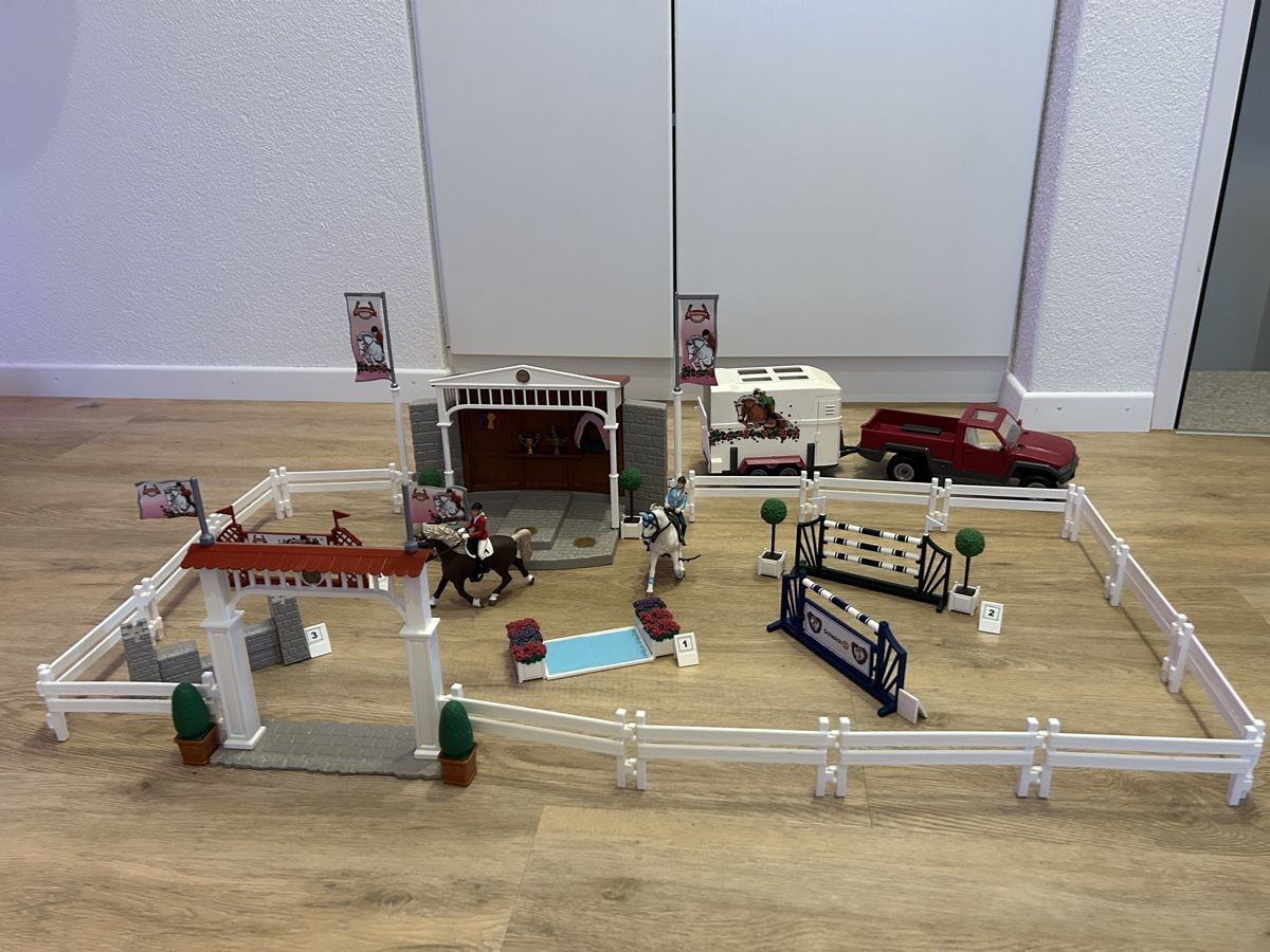 Schleich Spielzeuge: Schleich Turnierplatz – Gebraucht aus Winterberg ZH von Amina023 1