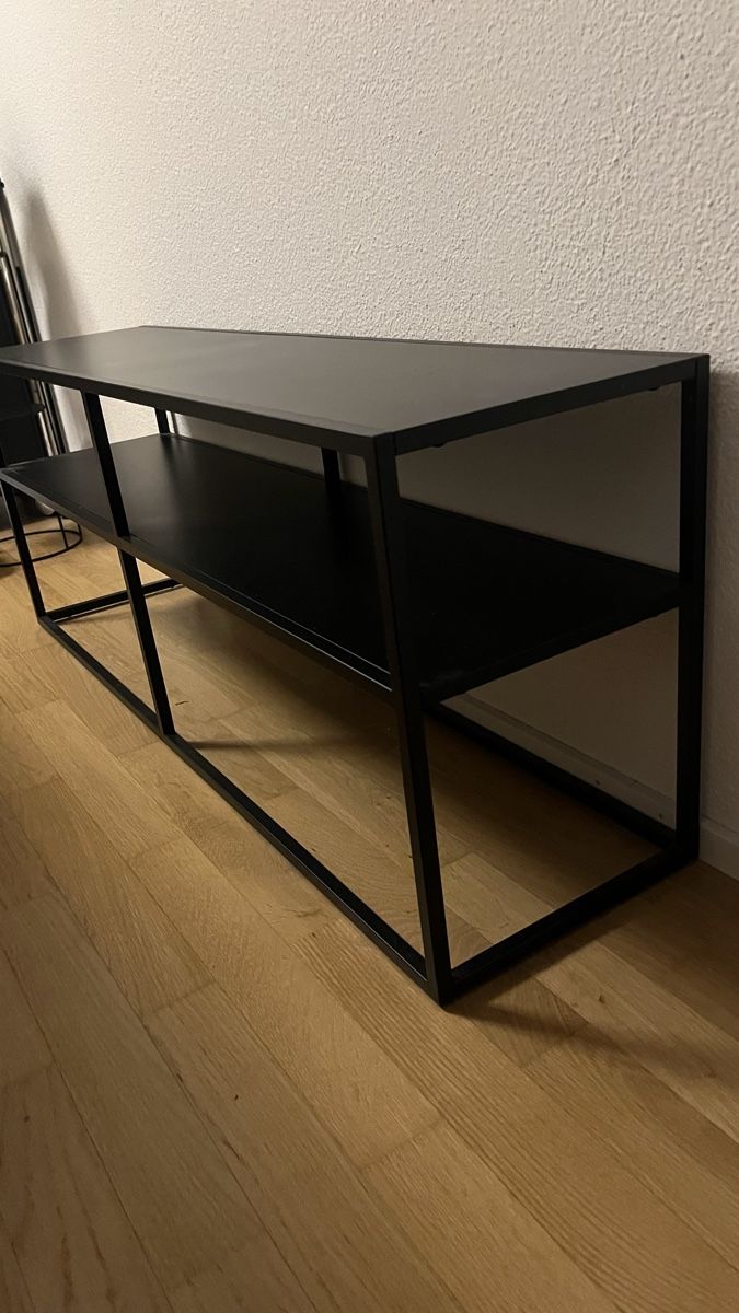 Mobili TV: Schwarzes Lowboard aus Metall – Usato da Zürich venduto da sin_w6ft 1