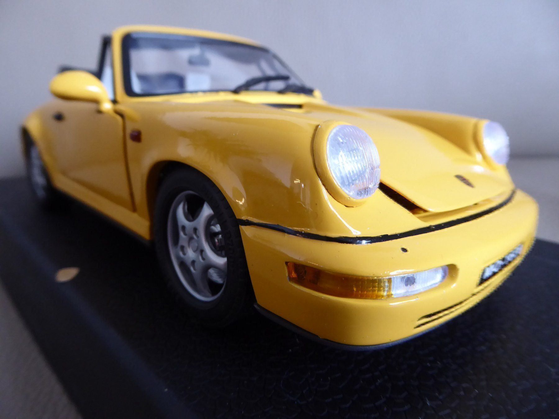 Modellini d'auto: Porsche 911 Carrera 4 Cabriolet 1:18 – Nuovo (secondo la descrizione) da Hettlingen venduto da Zambole 3