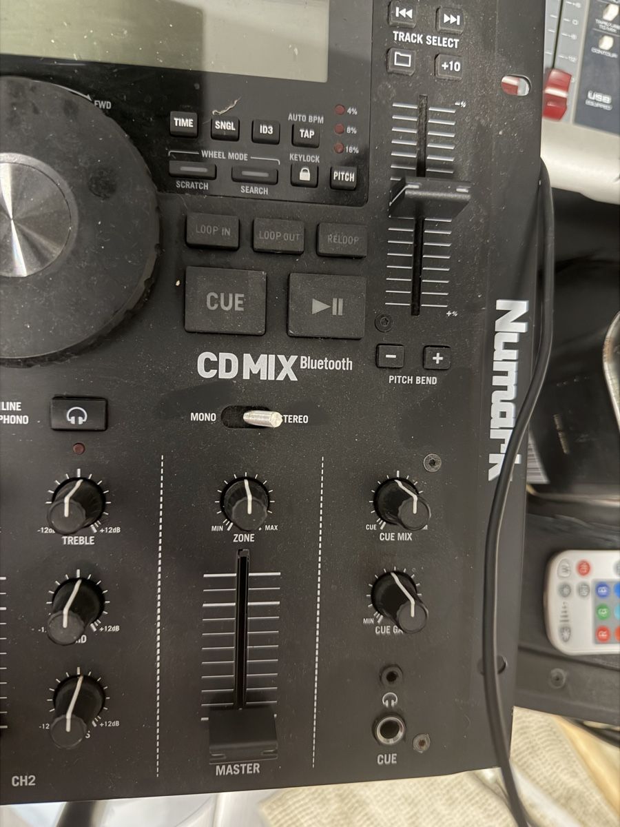 Numark Console di mixaggio: Numark Doppel CD / bluetooth Mixer  – Usato da Rottenschwil venduto da Ribarski 1