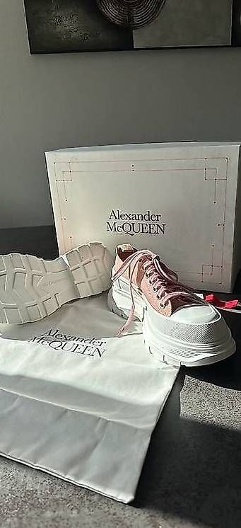 Alexander Mcqueen Scarpe da uomo: Alexander McQueen - Tread Slick - Taille 40 – Nuovo e nell'imballaggio originale da Penthaz venduto da Loupuce 3