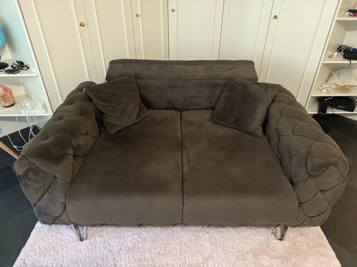Divani: Brown Extendable Sofa – Like New Condition – Usato da Basel venduto da aur_xk5f 1