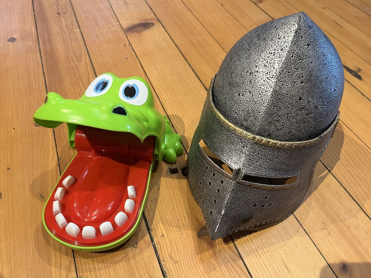 Giocattoli: Ritterhelm und Froschspiel Speizeugset – Usato da Schönenwerd venduto da Phipsz