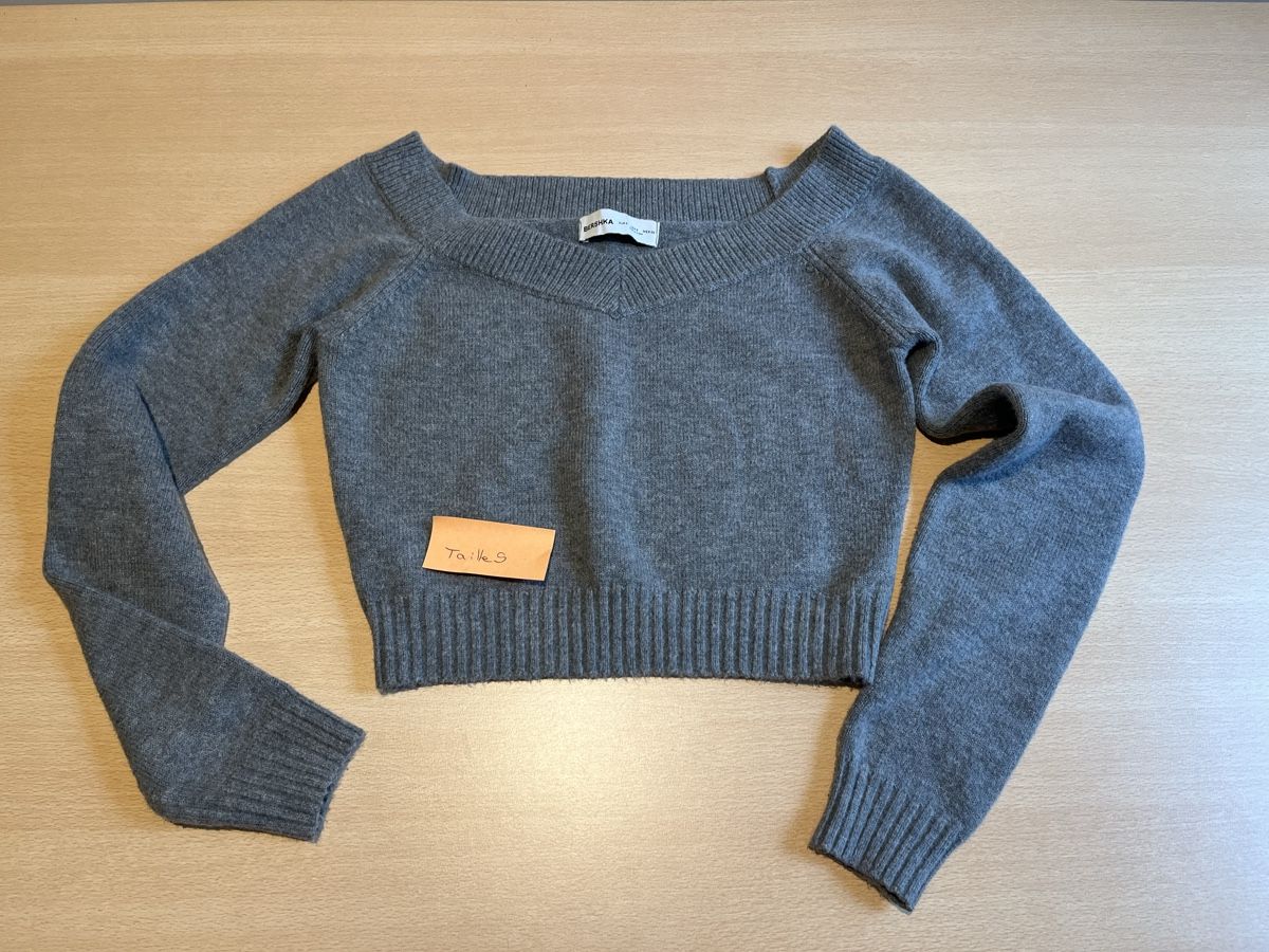 Lotti & Set di vestiti: Set de 5 pulls hiver fille style crop tailles S-M – Usato da Romont FR venduto da cat_j6ww 4