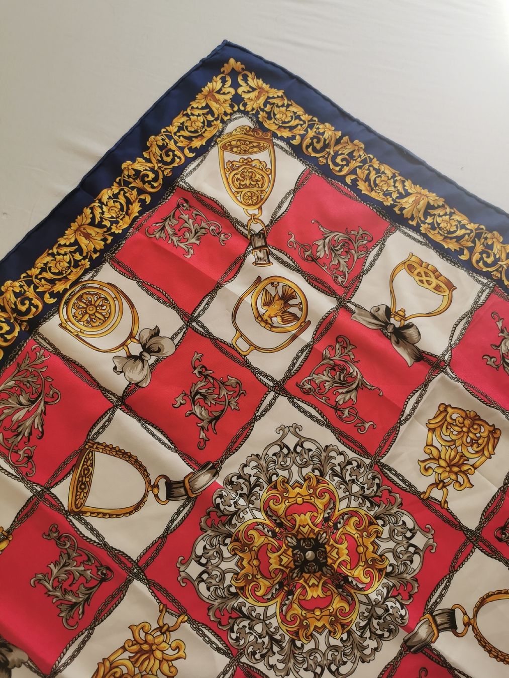 Foulard & Sciarpe: Seide Damen Schal  – Nuovo e nell'imballaggio originale da Schlieren venduto da vlalif 1