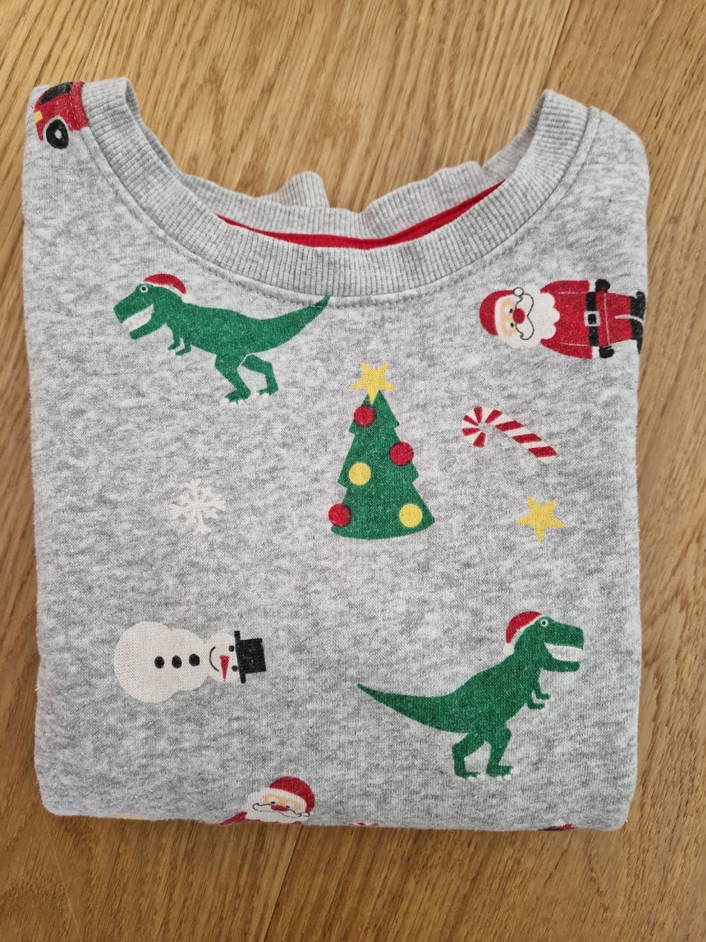 H&M Pullover & Sweatshirts: Pullover Gr. 122/128 Christmas – Gebraucht aus Davos-Dorf von Bpelikan 1