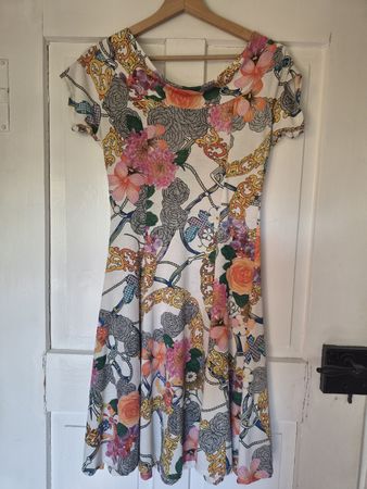 Schönes Kleid mit Blumenmuster Made in Italy Viskose Gr. M