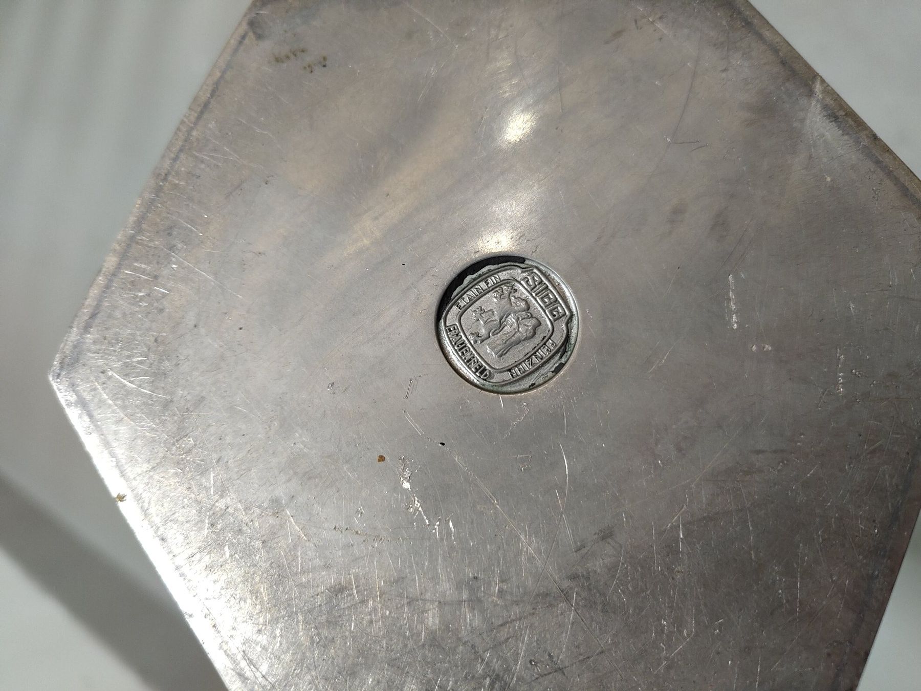 Caraffe: Zinnkrug mit Wappen – Usato da Ronco sopra Ascona venduto da ghurli 3