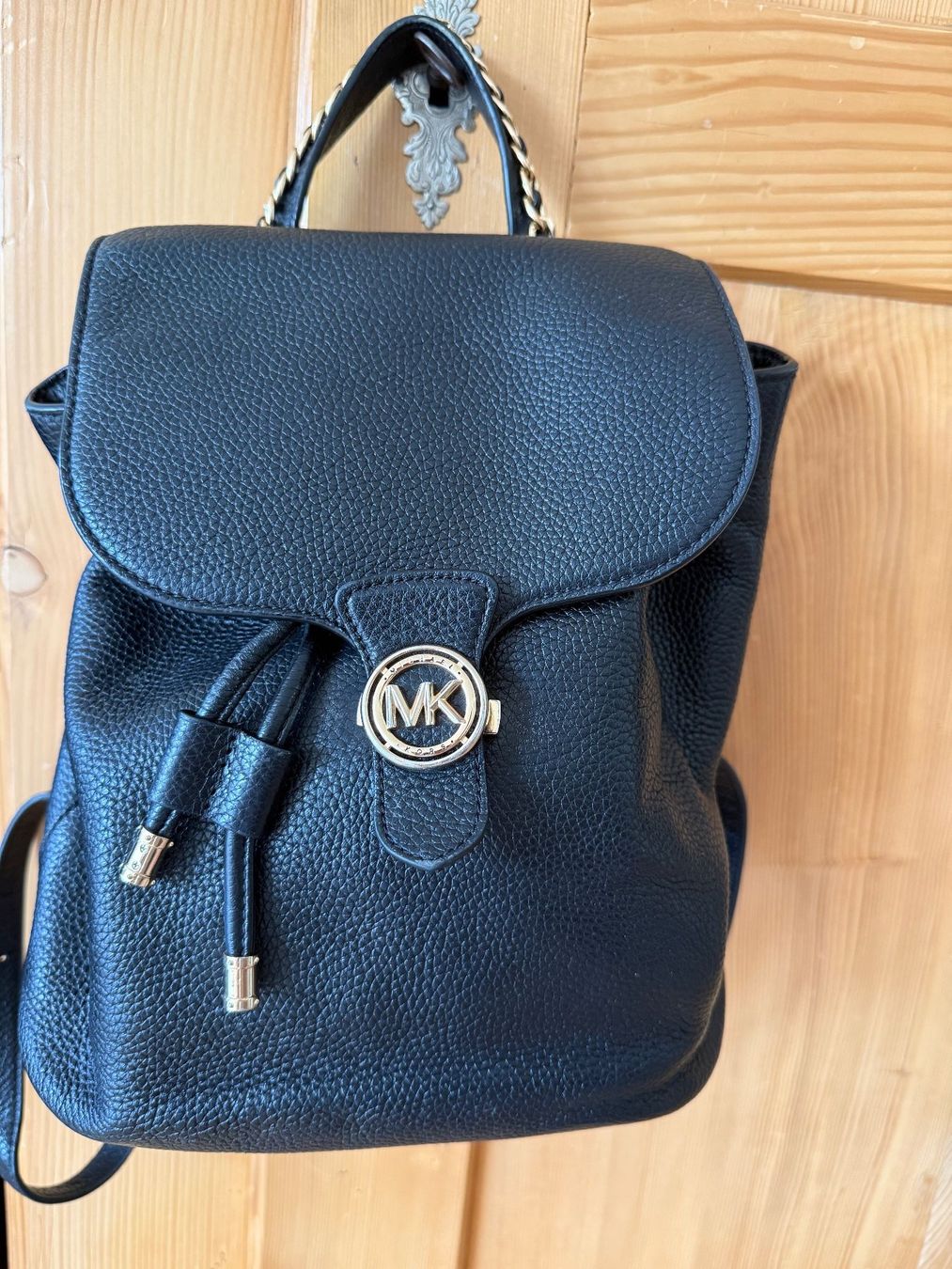 Michael Kors Zaini: Michael Kors Leder Rucksack schwarz – Usato da Uster venduto da Schangnau87
