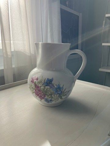 Karaffen: Porcelan-Krug – Gebraucht aus Forch von ESELSTEIN
