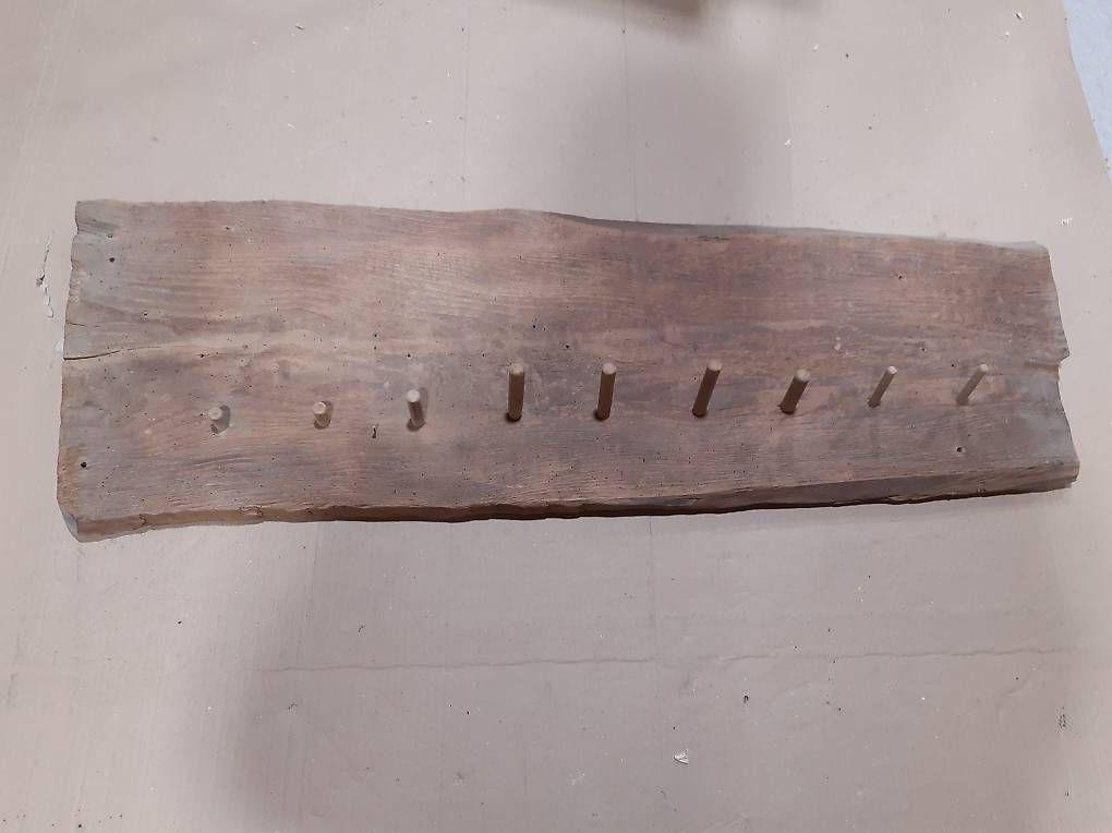 Porte manteau: Antike Garderobe mit Hacken. – D'occasion à Wölflinswil par Mechaniker