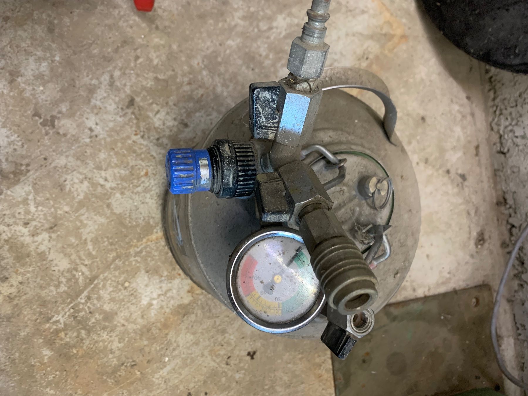 Autres accessoires p. véhicule: Luftdruckbehälter ASTURO mit Manometer gebraucht – D'occasion à Wittenbach par newzealand09 1