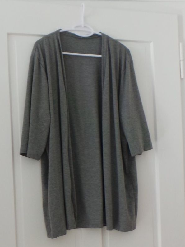 Bolero: Graues Jäckchen 3XL – Nuovo (secondo la descrizione) da Flamatt venduto da Tattoo18