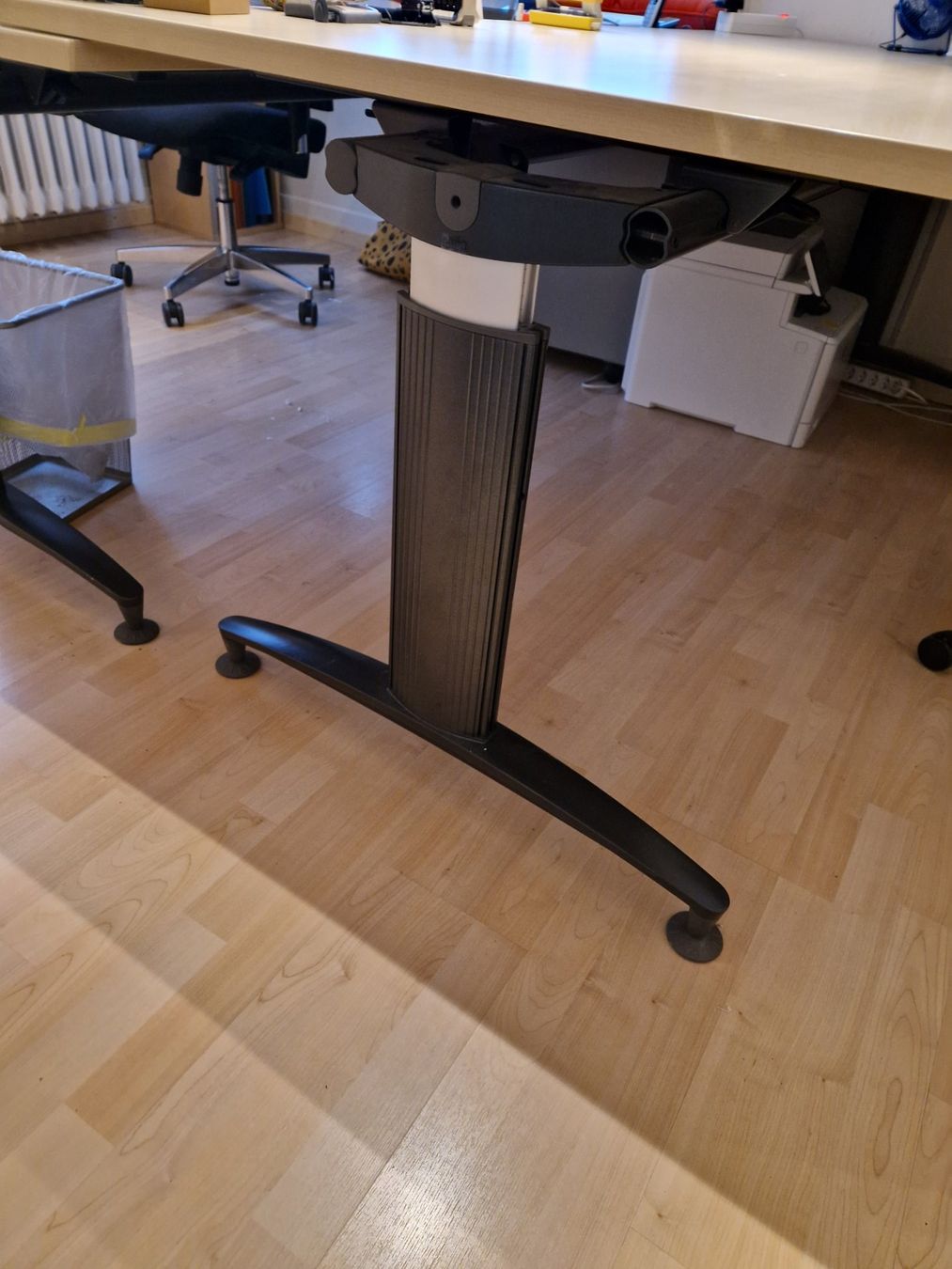 Sitag Scrivanie: Schreibtisch Holz SITAG – Usato da Lichtensteig venduto da ann_9w9b 3
