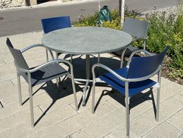 4 Gartenstühle Breeze von Segis mit Metalltisch