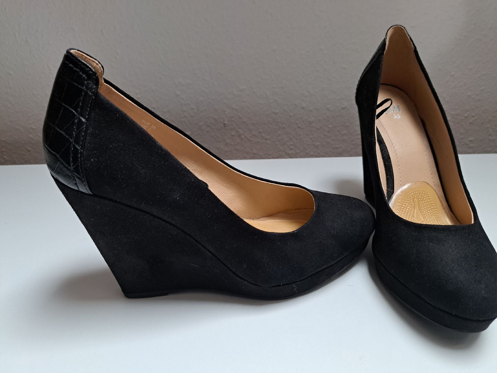 Scarpe da donna: Keilabsatz Schuhe Gr 38 – Nuovo (secondo la descrizione) da Gommiswald venduto da Cyndi5
