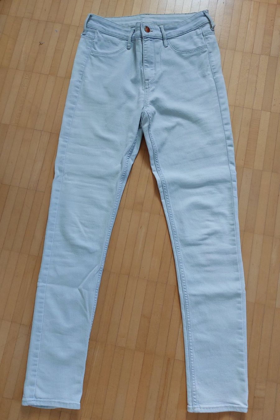 H&M Pantaloni: H&M Skinny Jeans hellblau – Usato da Neftenbach venduto da lor_7thq