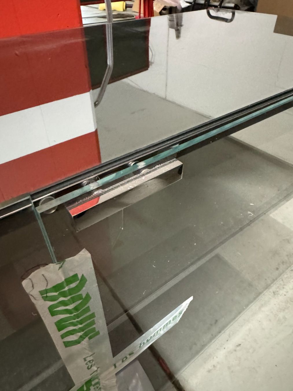 Vitrinen: Thick Glass Commercial Display Unit (Never Used) – Neu und originalverpackt aus Oeschseite von -Luxury-On-Line- 7