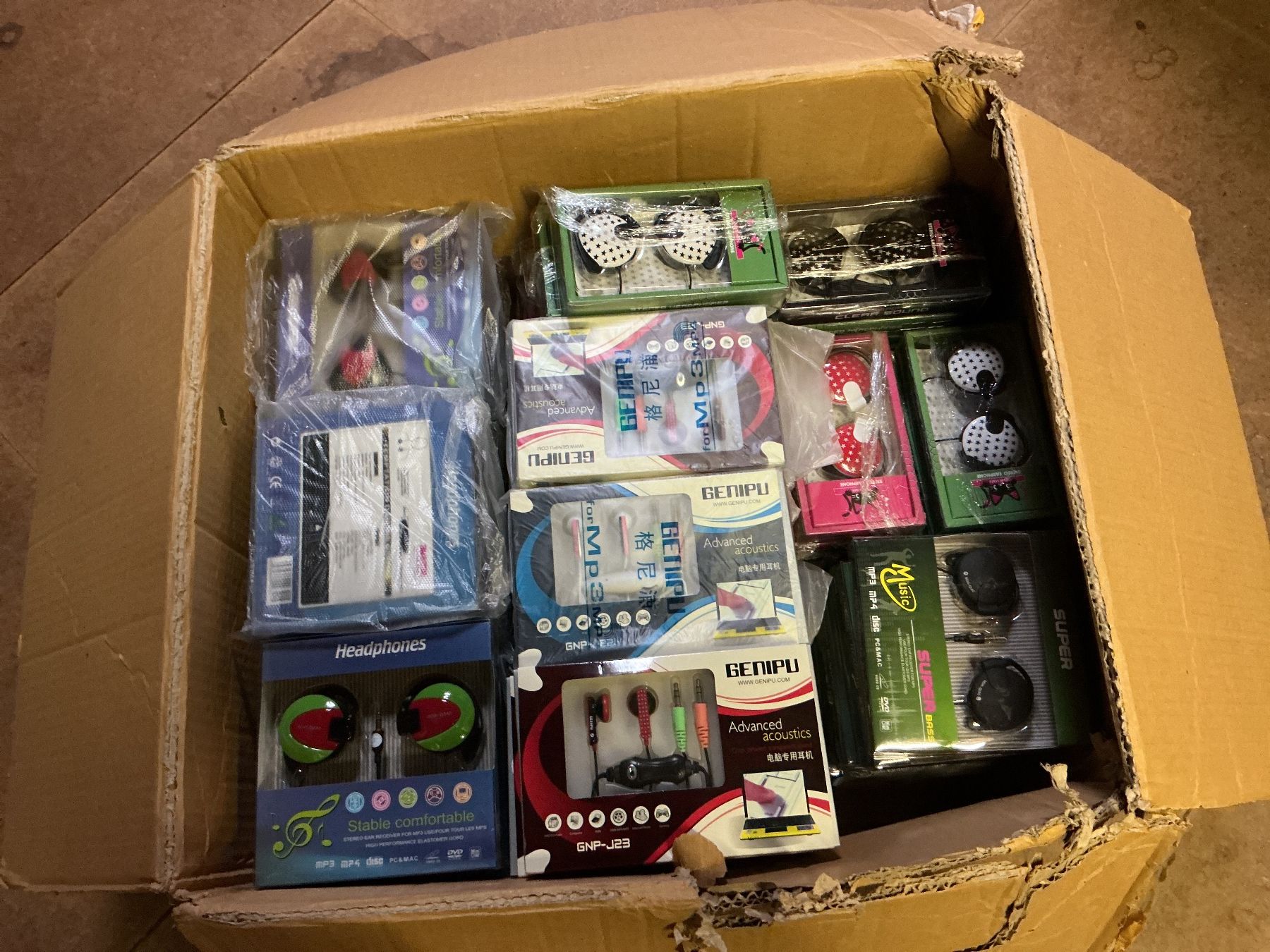 Kopfhörer: 133 écouteurs en liquidation – Neu und originalverpackt aus Lausanne von topthai