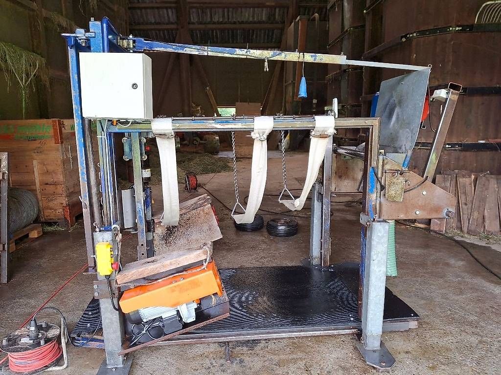 Tutte le macchine: Klauenstand Hydraulisch mit Elektrowinden – Usato da Escholzmatt venduto da 82st