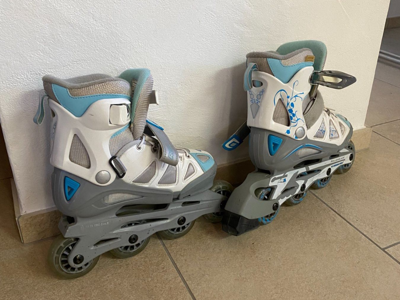 Patins à roul. & inline: Rollerblade EU Grösse 32 - 37 verstellbar – D'occasion à Berg TG par tanzfuchs 1