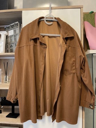 Trendige Cord Jacke in Braun
