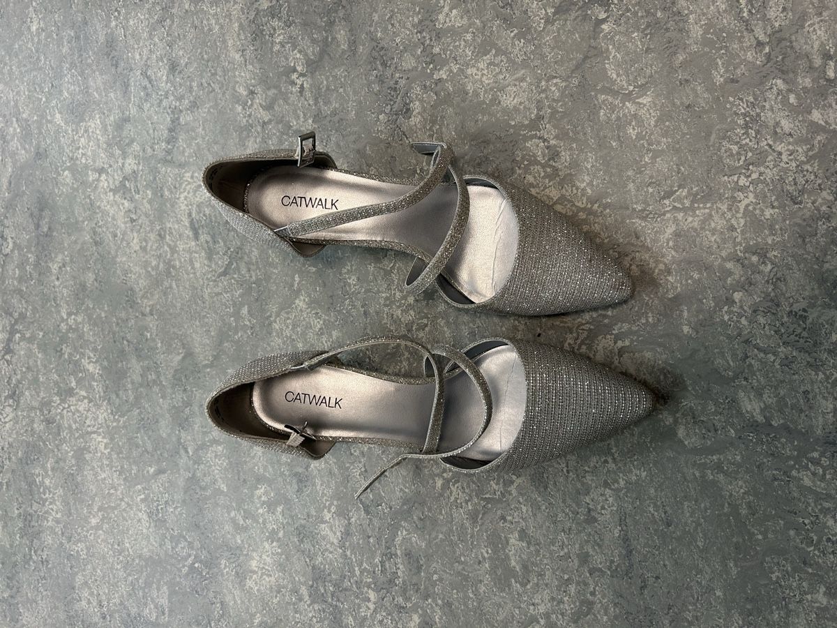 Damenschuhe: Catwalk Pumps silber Glitzer Gr. 39 – Neu (gemäss Beschreibung) aus Hombrechtikon von Etagere92 1