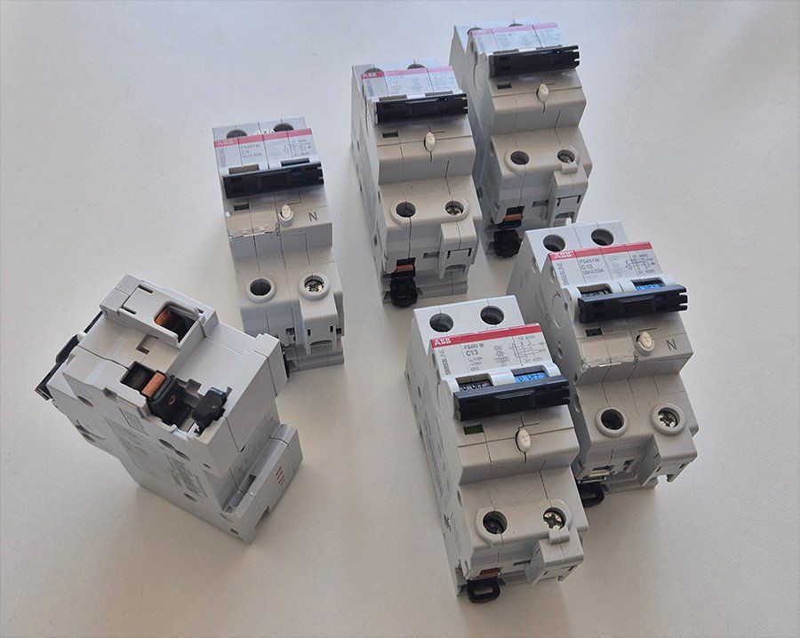 ABB Componenti elettronici: FS451M-C13 Fehlerstrom-/Leitungsschutzschalter, ABB – Usato da Zufikon venduto da Doodie 1