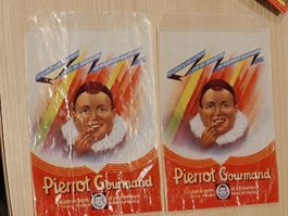 Zwei alte Litho Werbe Bonbons Tüten Pierrot Gourmand France 