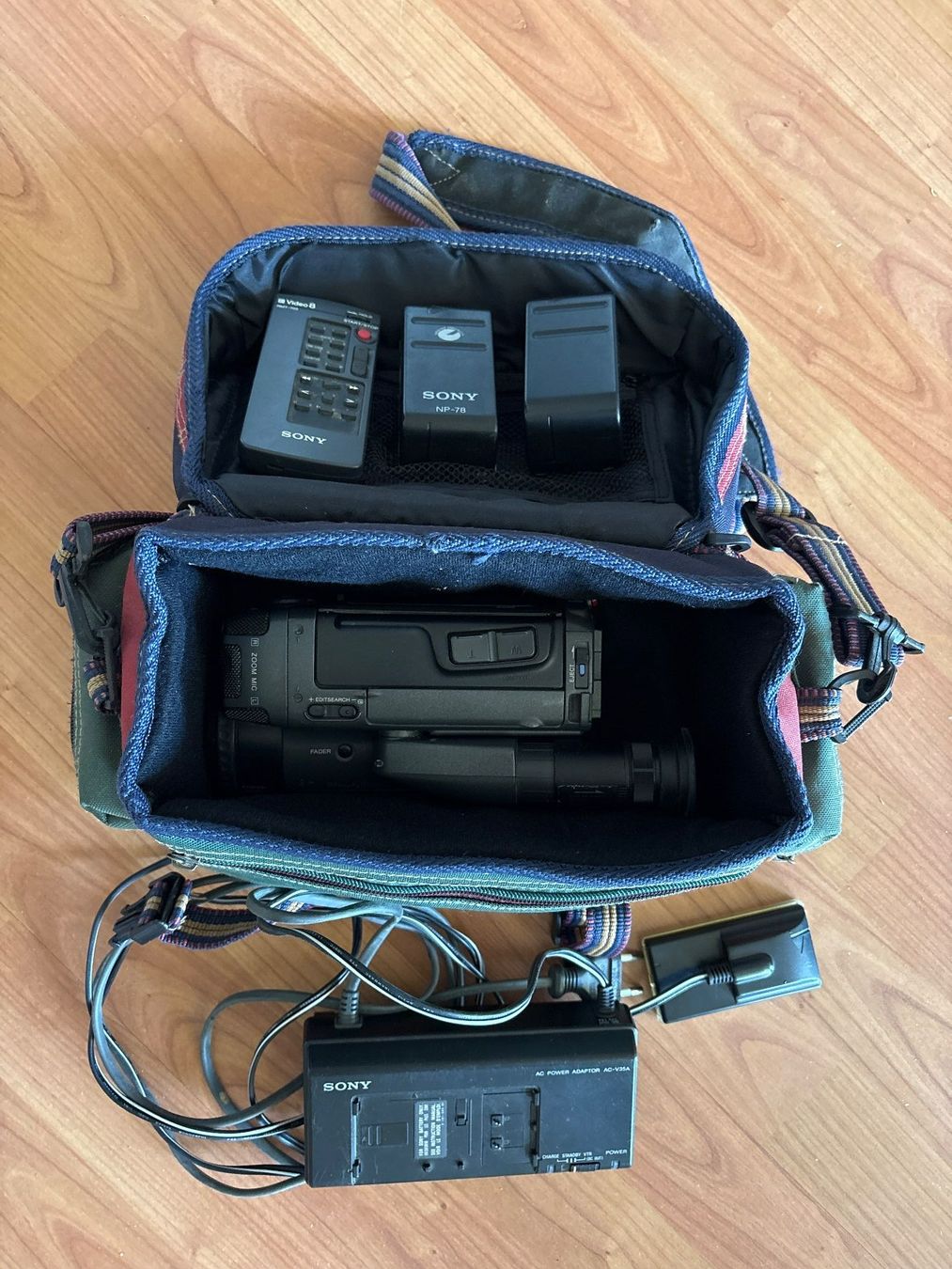 Sony Camcorder: SONY Handycam CCD-TR2000E Hi8 Video Camera Recorder – Gebraucht aus Oberrohrdorf von rododay 8