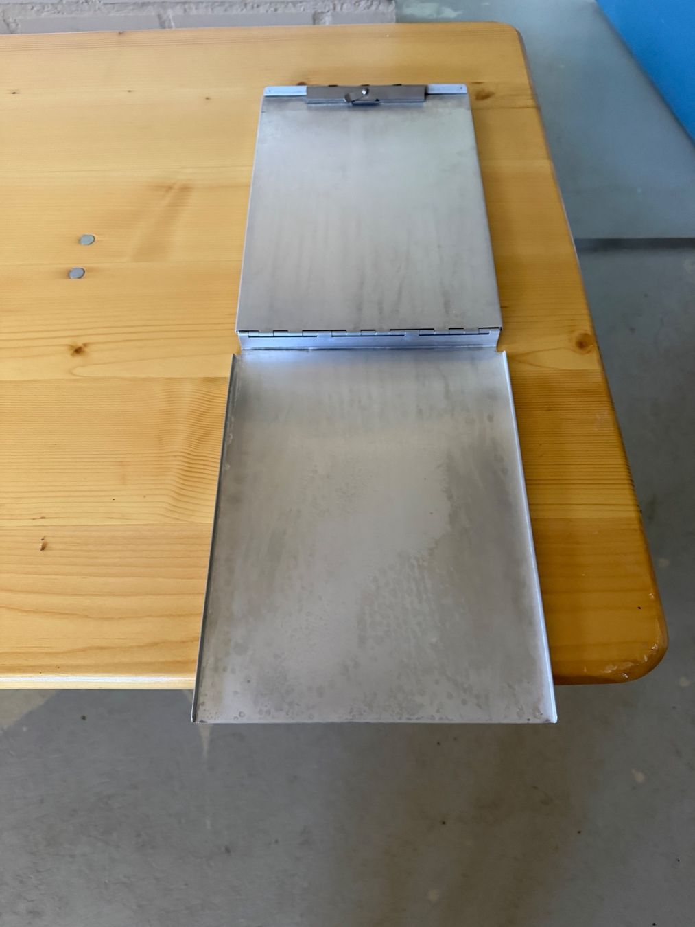 Blocchi: Klemmbrett Aluminium silberfarben DIN A4 gebraucht – Usato da Duggingen venduto da Ysvogel 1