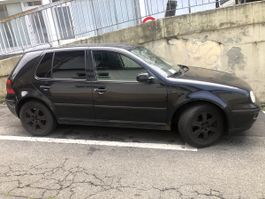 Volkswagen Golf IV 4Mo2.0 5p noir 2000 légers défauts rouil