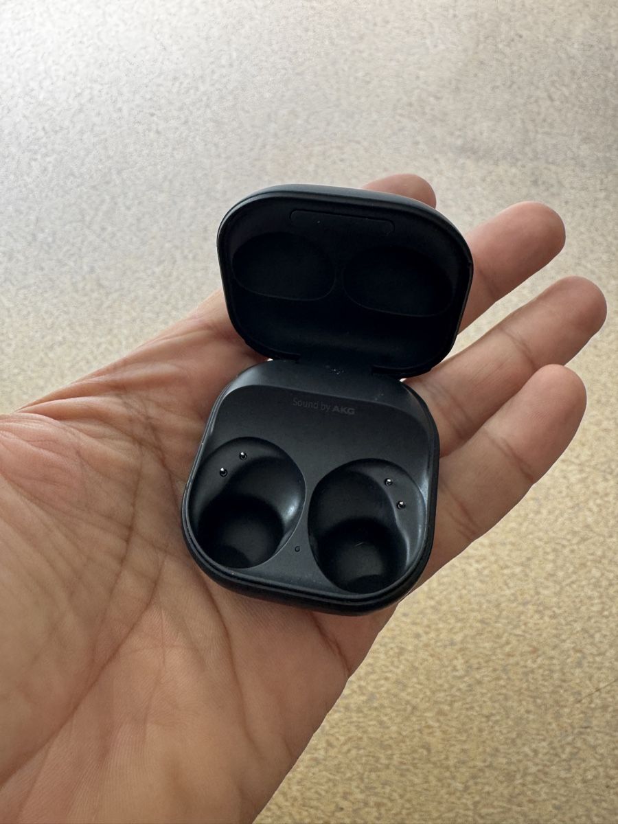 Samsung Cover & Protezioni schermo: Samsung Galaxy Buds Case - Black - Excellent Condition – Usato da Zollikon venduto da dau_9nvc 3
