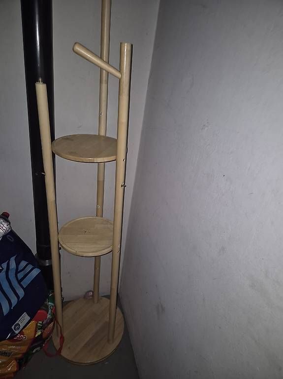 Guardaroba: Garderobenständer Holz CHF 20.00 – Usato da Basel venduto da bes_mnp7 4
